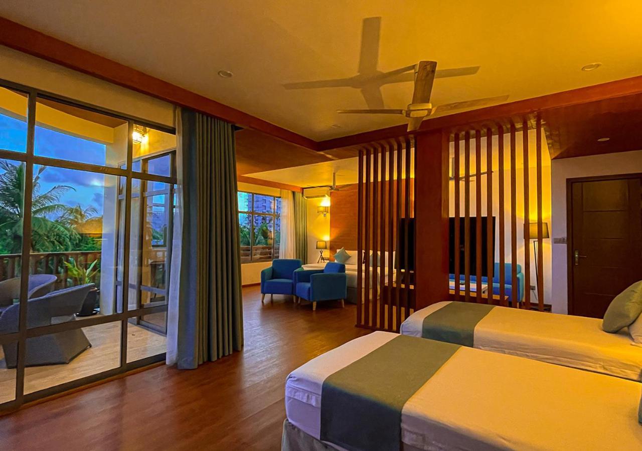 Araamu Hotels Maldives At Dhiffushi Room photo